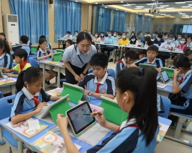 堅實的數據課程變革并非局部調整對教育生態的全方位重塑