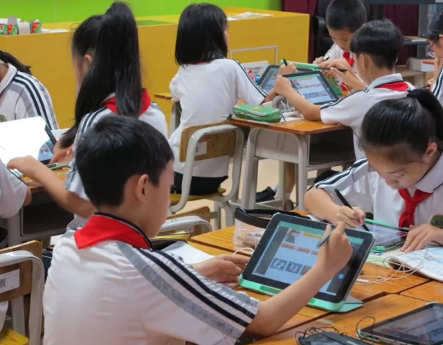 堅實的數據課程變革并非局部調整對教育生態的全方位重塑