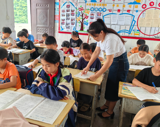 教師隊伍活水持續(xù)出現(xiàn)為教育強建造注入了連綿不斷的動力