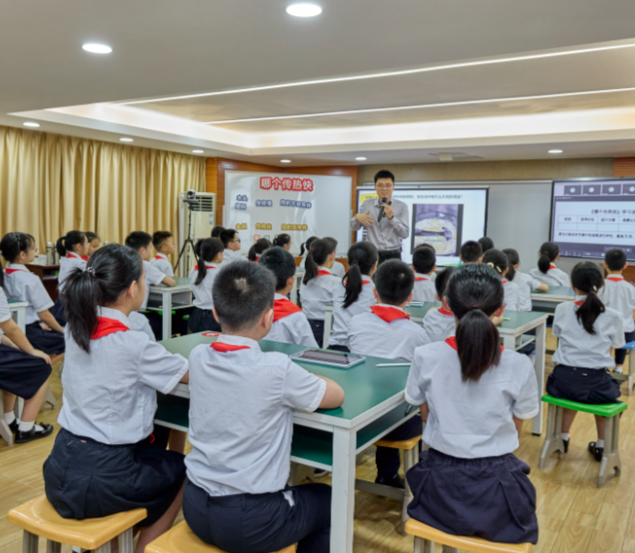 研討方向是科學教育需求走進校園與老師和同學們溝通交流